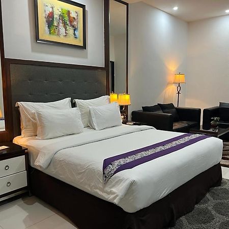 Ayla City Hotel Sorong Buitenkant foto
