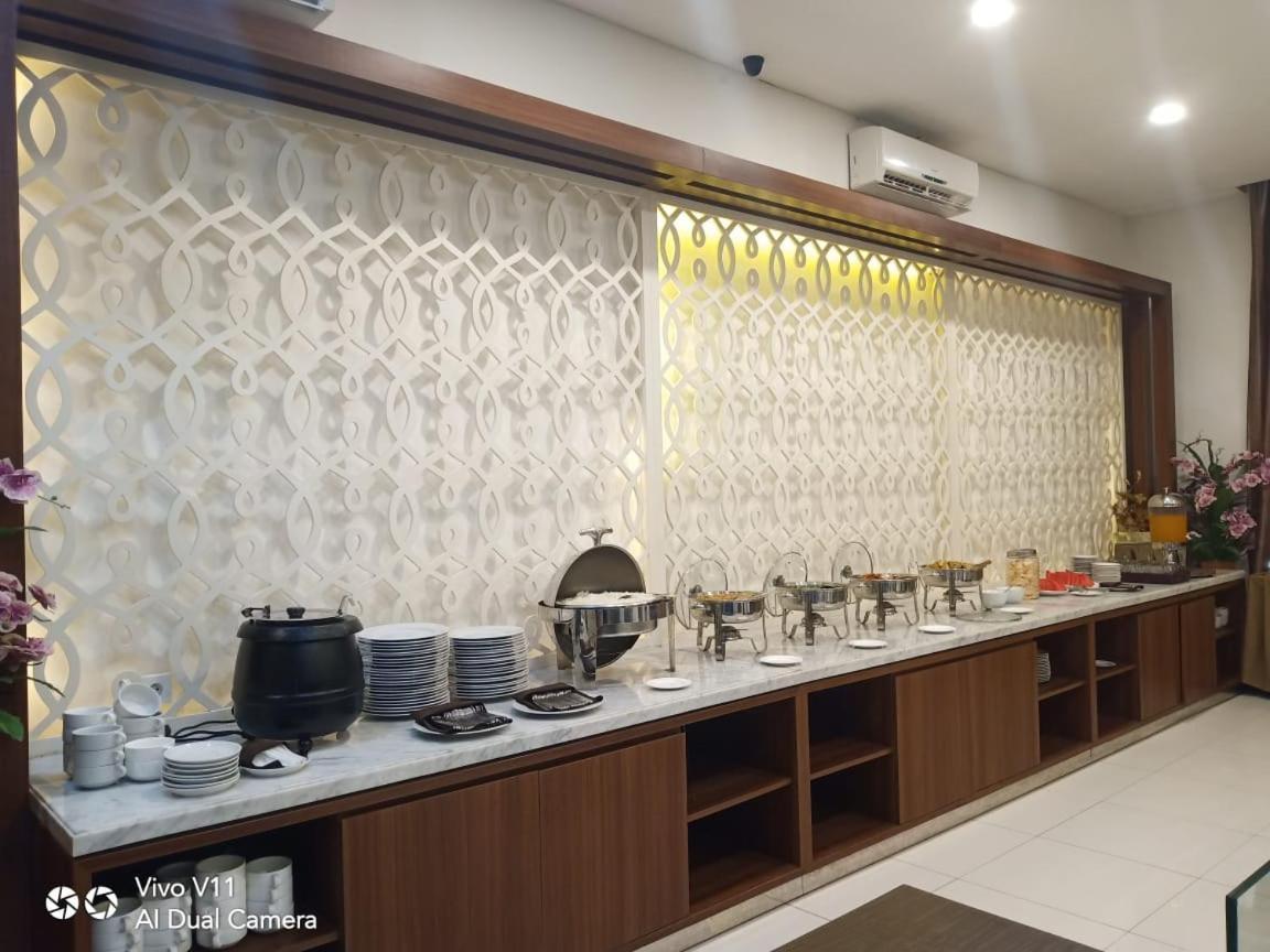 Ayla City Hotel Sorong Buitenkant foto