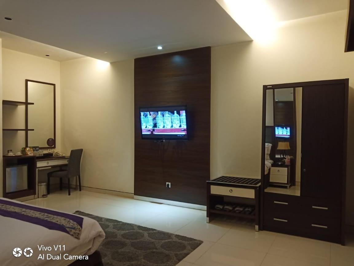 Ayla City Hotel Sorong Buitenkant foto