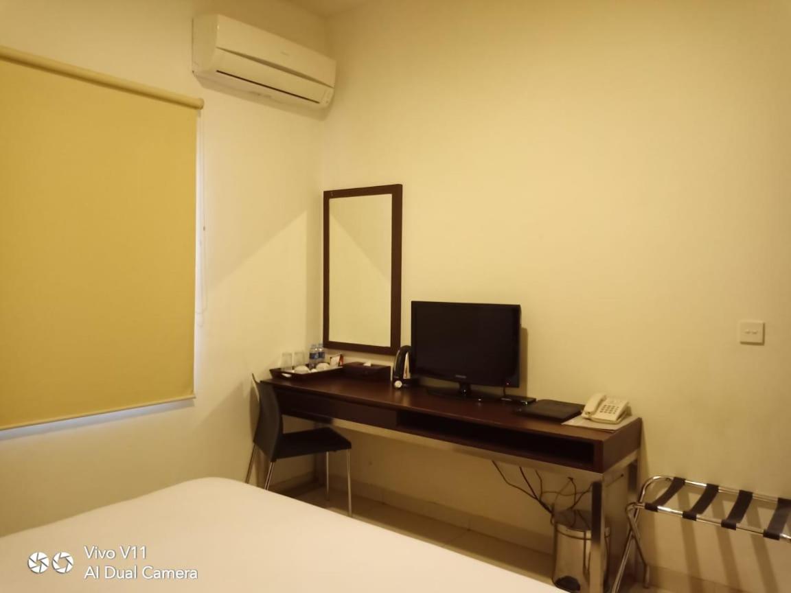 Ayla City Hotel Sorong Buitenkant foto