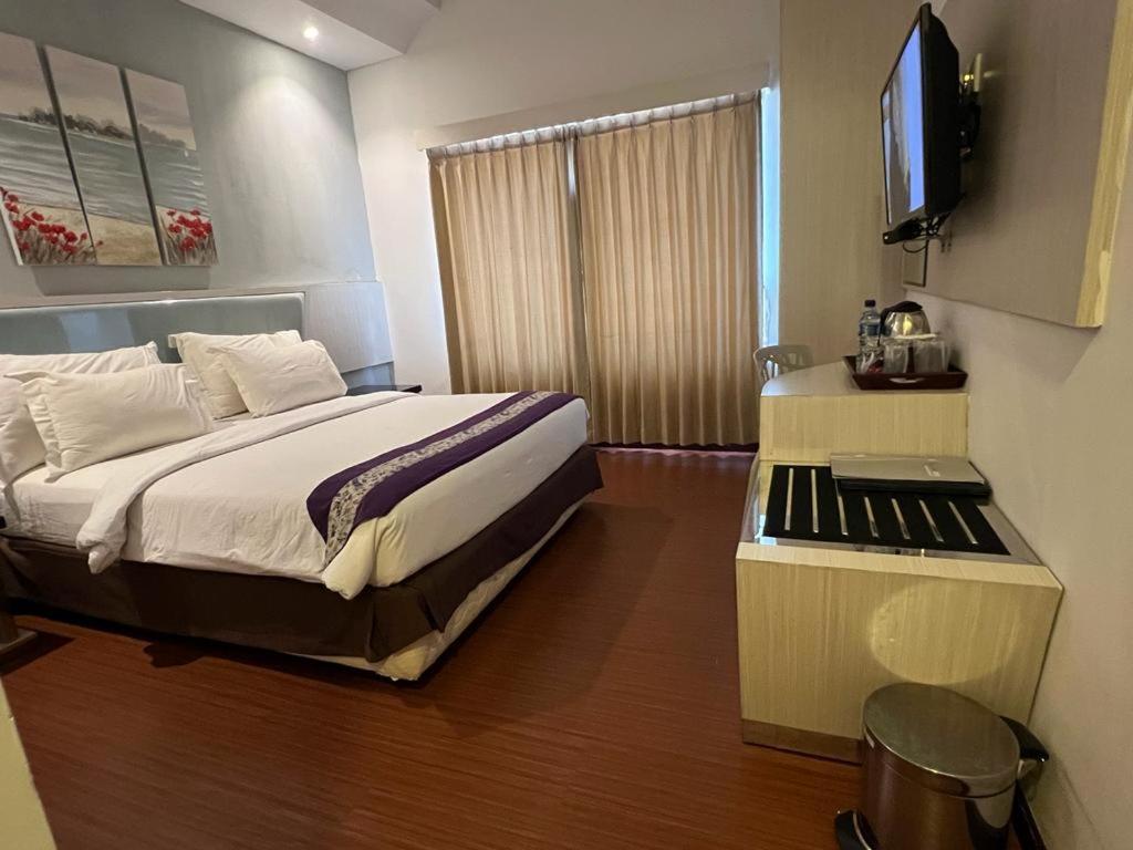 Ayla City Hotel Sorong Buitenkant foto
