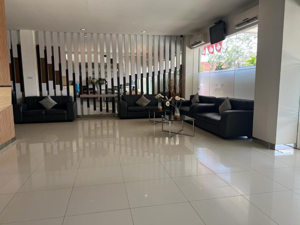 Ayla City Hotel Sorong Buitenkant foto