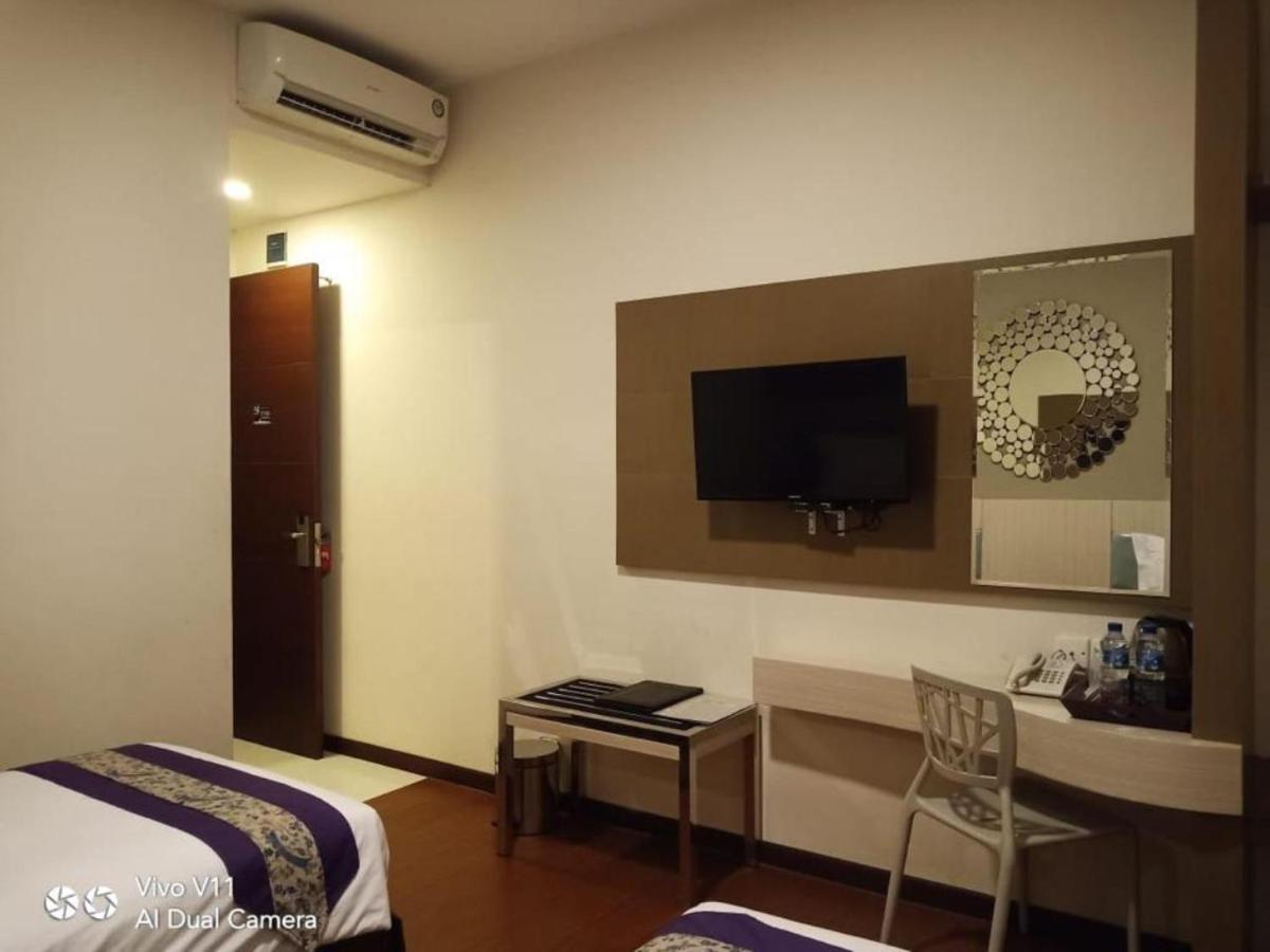 Ayla City Hotel Sorong Buitenkant foto