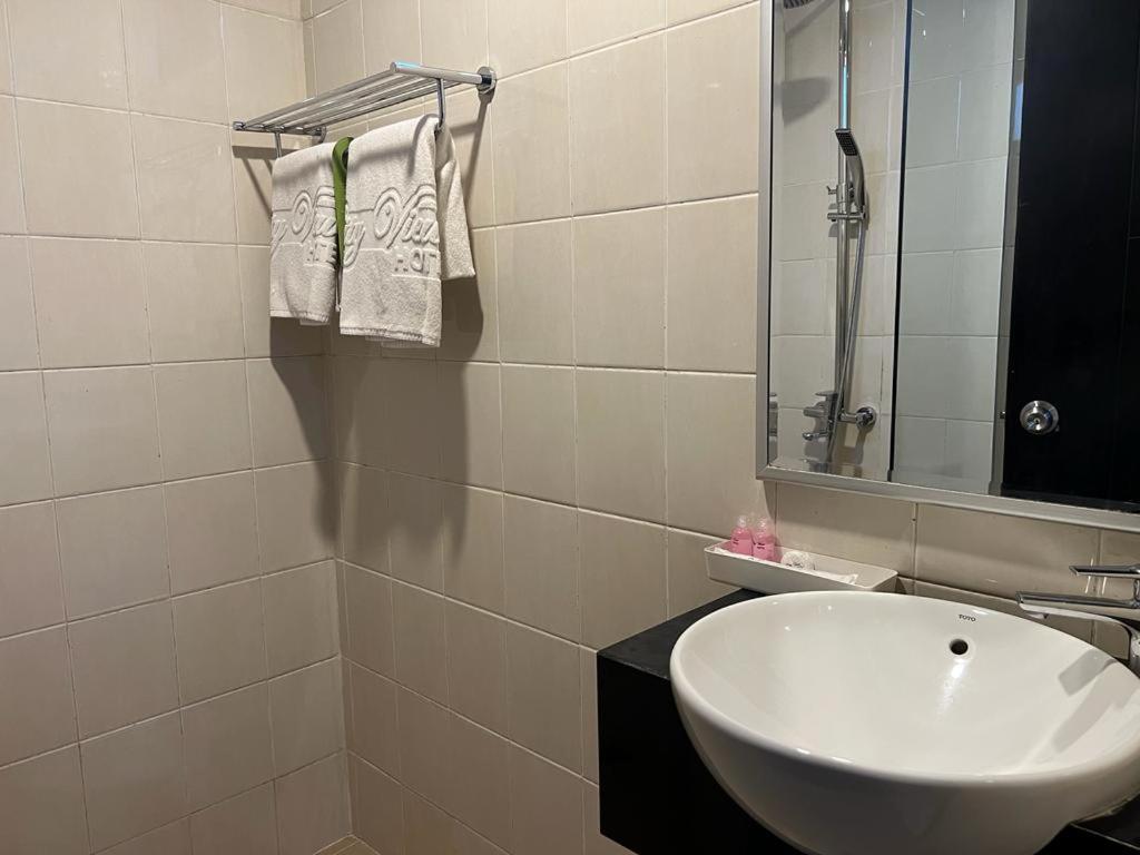Ayla City Hotel Sorong Buitenkant foto