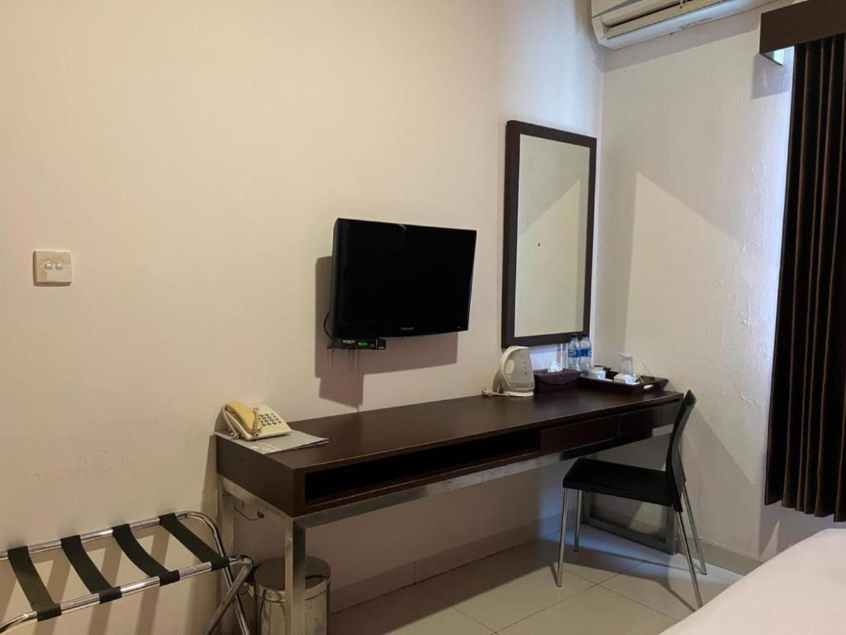 Ayla City Hotel Sorong Buitenkant foto