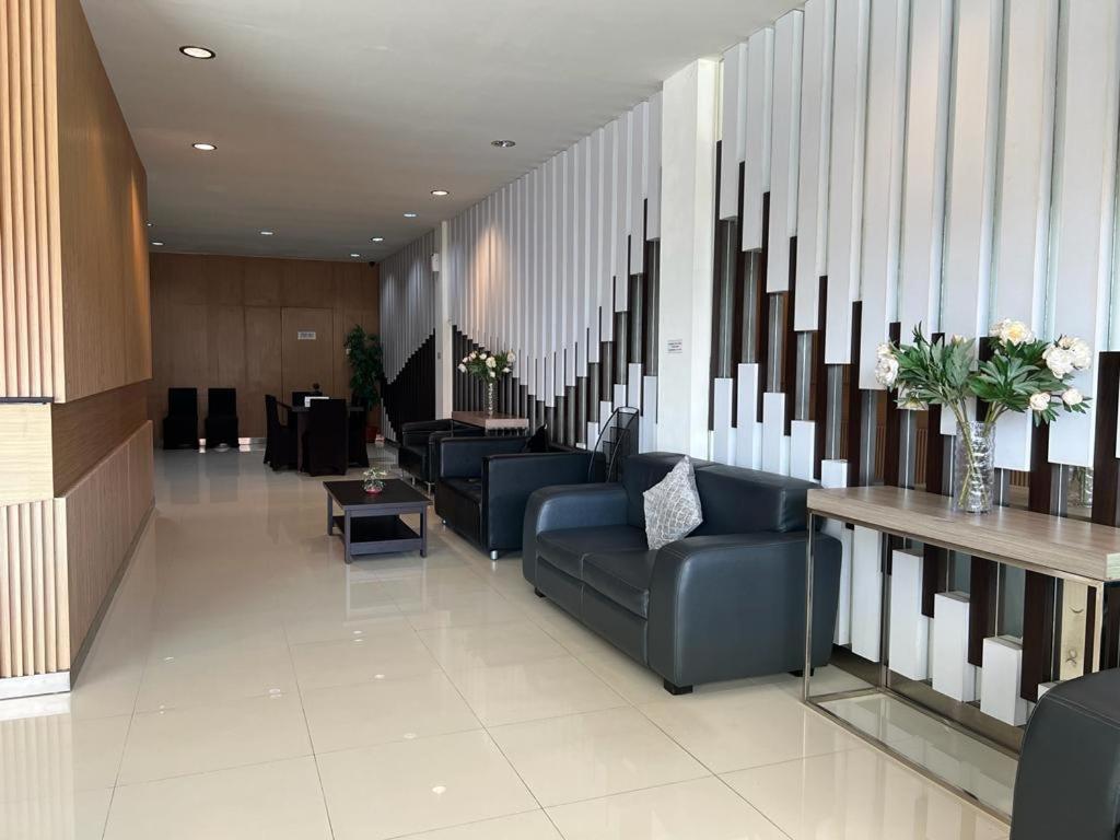 Ayla City Hotel Sorong Buitenkant foto