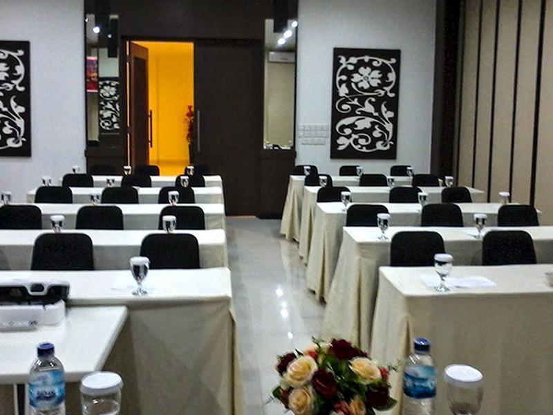 Ayla City Hotel Sorong Buitenkant foto