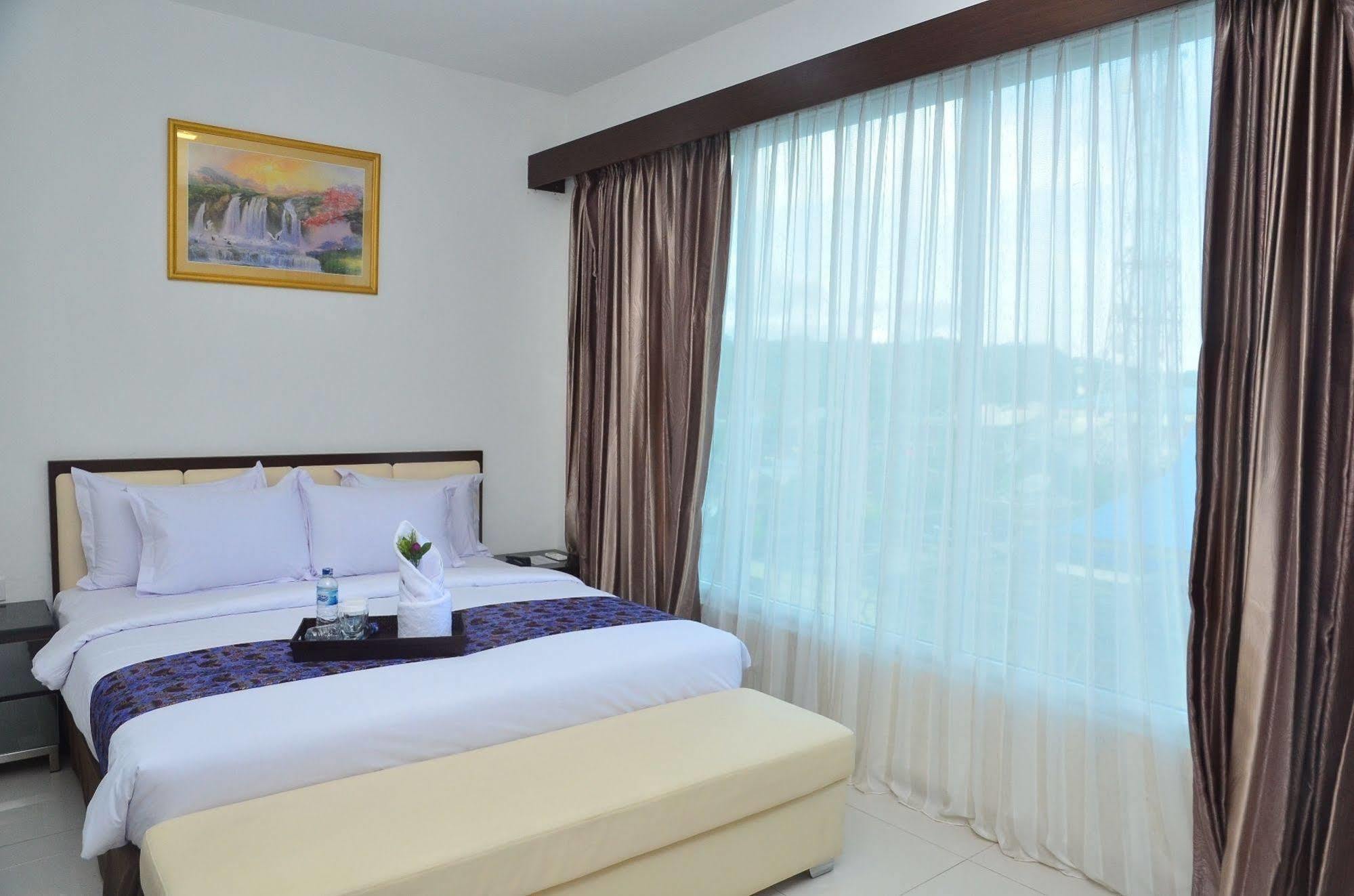 Ayla City Hotel Sorong Buitenkant foto
